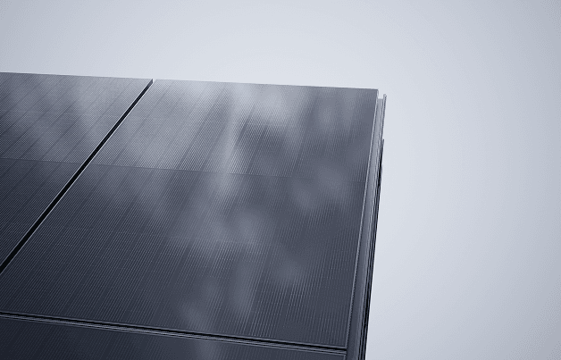 A PERC cellás hatékony panelek megragadják a földi fény visszaverődését, növelve az energiahatékonyságot még szórt fényben is